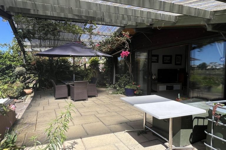 Photo of property in 128a Lake Crescent, Hamilton Lake, Hamilton, 3204