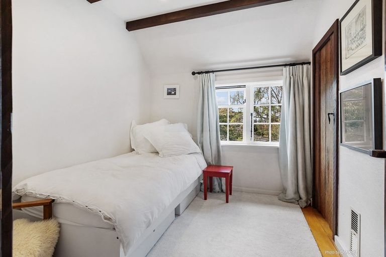 Photo of property in 100 Glenmore Street, Northland, Wellington, 6012