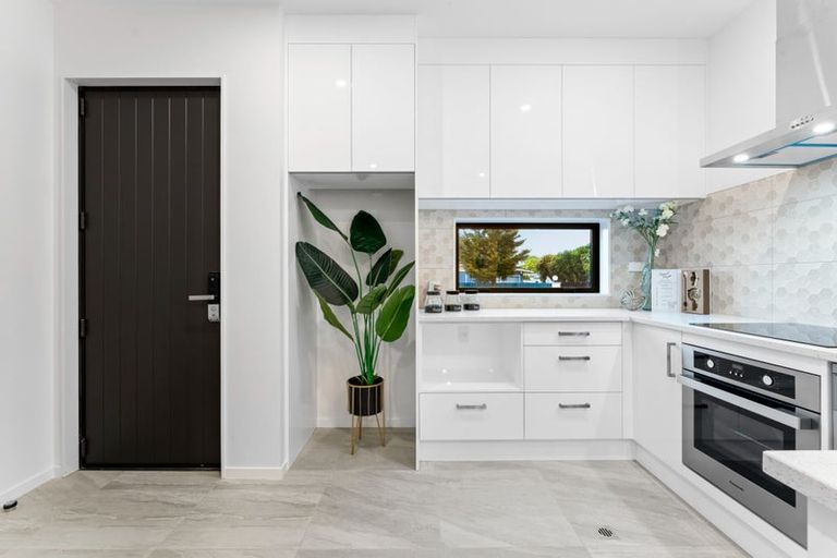 Photo of property in 15c Tabitha Crescent, Henderson, Auckland, 0612