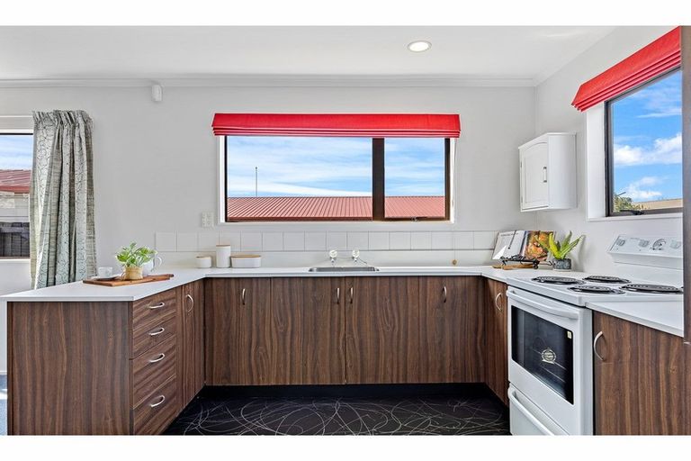 Photo of property in 1/53 Arcon Drive, Broomfield, Christchurch, 8042