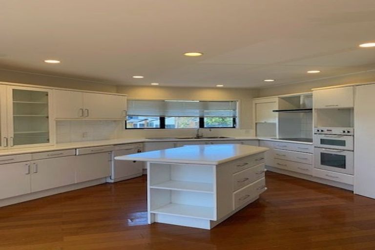 Photo of property in 20 Gillard Place, Eastern Beach, Auckland, 2012