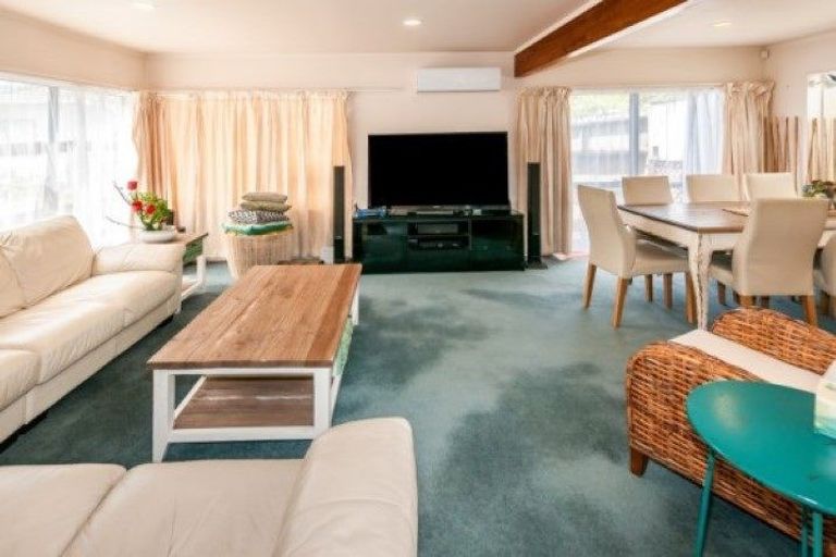 Photo of property in 1/81 Carlisle Road, Torbay, Auckland, 0632