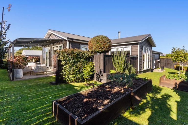 Photo of property in 8 Huarahi Pai Road, Huapai, Kumeu, 0810