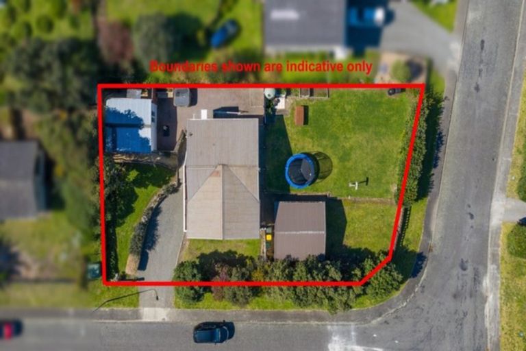 Photo of property in 3 Freyberg Crescent, Waikanae Beach, Waikanae, 5036