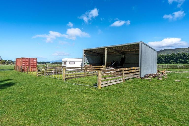 Photo of property in 360 Western Lake Road, Western Lake, Featherston, 5773