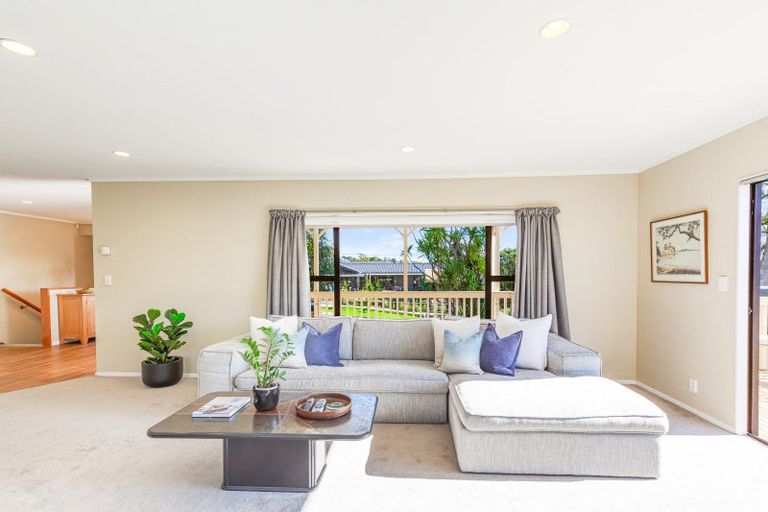 Photo of property in 17 Outlook Road, Greenhithe, Auckland, 0632