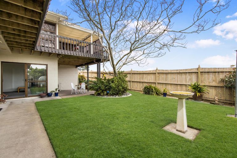 Photo of property in 21 St Annes Crescent, Wattle Downs, Auckland, 2103