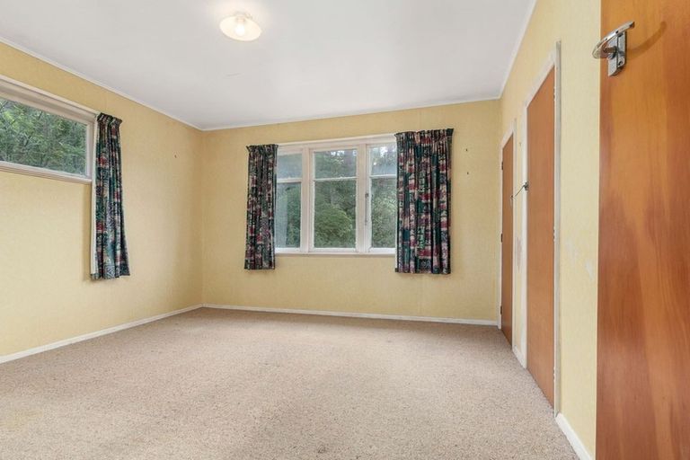 Photo of property in 243 Main Road, Tawa, Wellington, 5028