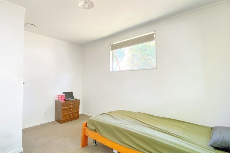 Photo of property in 10 Eastglen Road, Glen Eden, Auckland, 0602