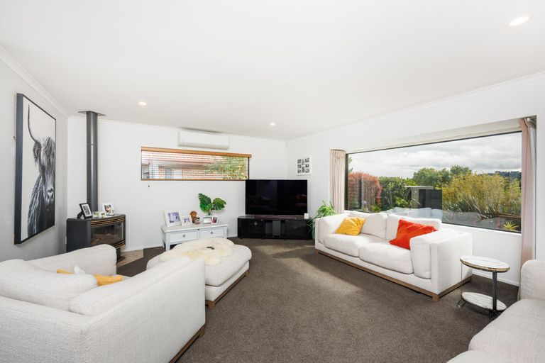 Photo of property in 197 Ruapehu Drive, Fitzherbert, Palmerston North, 4410