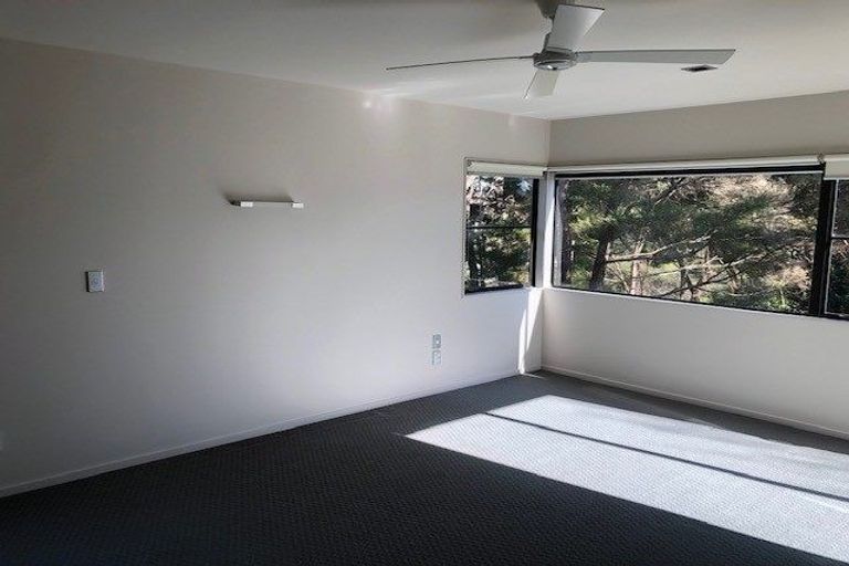 Photo of property in 48 Newbury Place, Schnapper Rock, Auckland, 0632