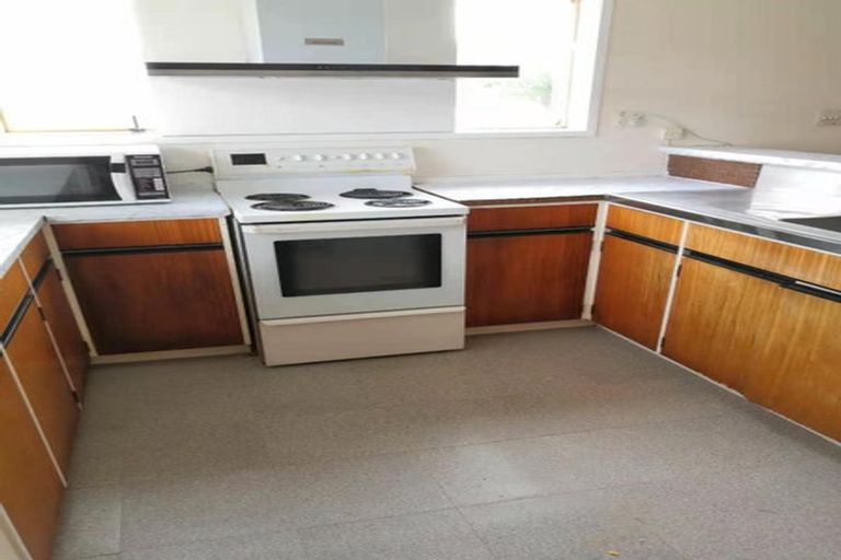 Photo of property in 1 Halberg Street, Glenfield, Auckland, 0629