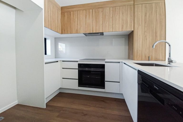 Photo of property in 10/476 West Coast Road, Glen Eden, Auckland, 0602