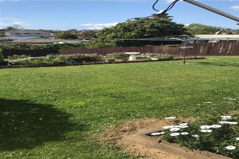 Photo of property in 21 Pegler Drive, Howick, Auckland, 2014