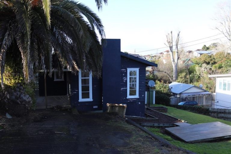 Photo of property in 27 Glenfern Road, Mellons Bay, Auckland, 2014