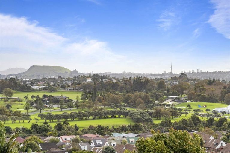 Photo of property in 1/15 Gwenand Place, Botany Downs, Auckland, 2010