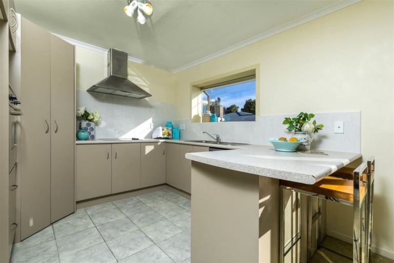 Photo of property in 1 Burton's Drive, Swanson, Auckland, 0614