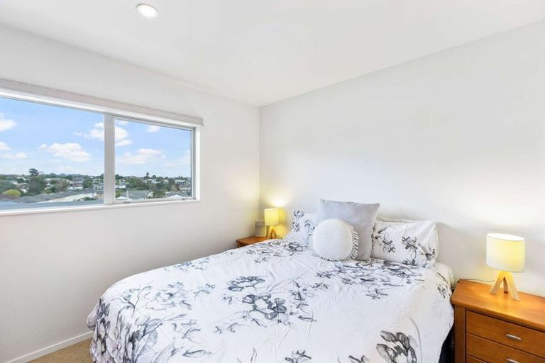 Photo of property in 63 Seymour Road, Sunnyvale, Auckland, 0612