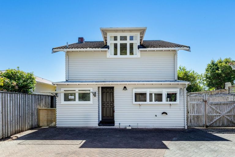 Photo of property in 103 Muritai Road, Eastbourne, Lower Hutt, 5013
