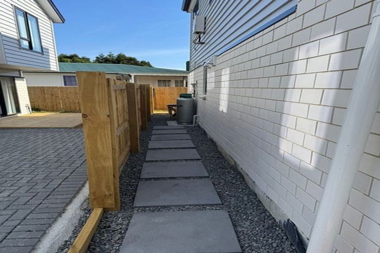 Photo of property in 4 Hughdene Place, Henderson, Auckland, 0610