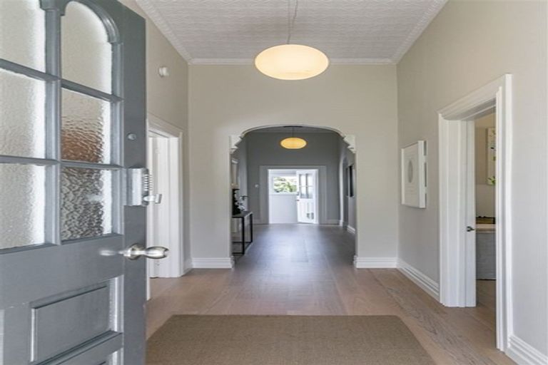 Photo of property in 4 William Bond Street, Stanley Point, Auckland, 0624