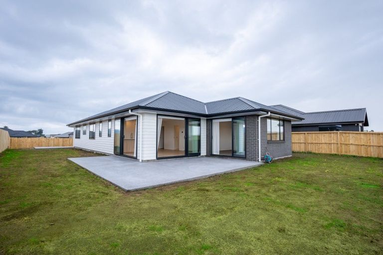 Photo of property in 112 Kaurinui Crescent, One Tree Point, 0118