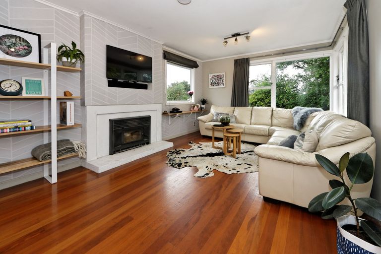Photo of property in 30 Atkinson Road, Titirangi, Auckland, 0604