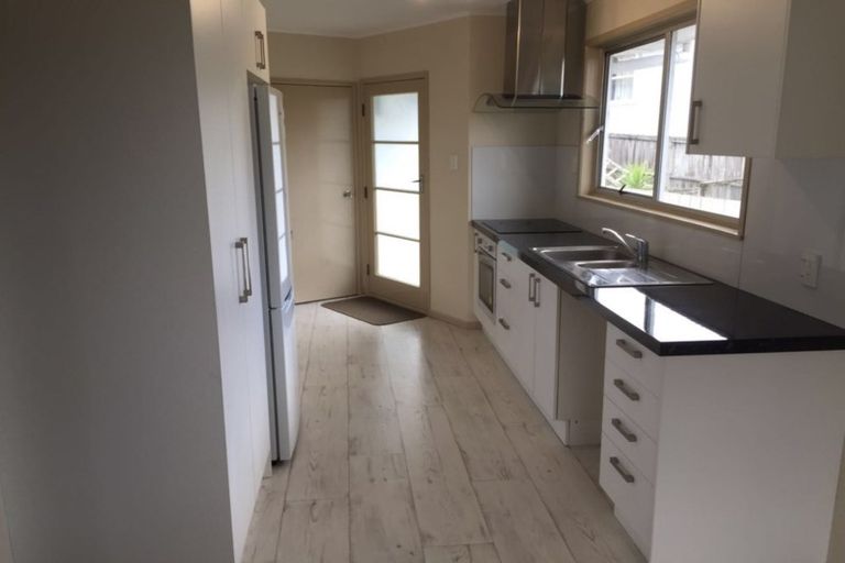 Photo of property in 1/4 Orton Street, Glenfield, Auckland, 0627