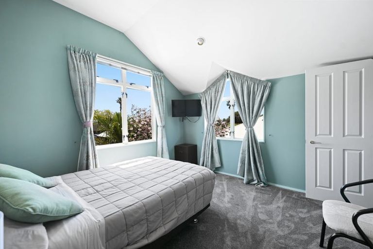 Photo of property in 12 Dover Road, St Andrews, Hamilton, 3200