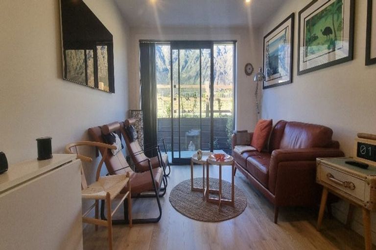 Photo of property in 33 Ryan Loop, Jacks Point, 9371