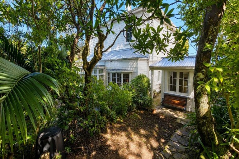 Photo of property in 31d Patanga Crescent, Thorndon, Wellington, 6011