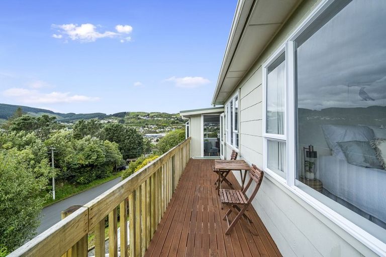 Photo of property in 5 Victory Crescent, Tawa, Wellington, 5028