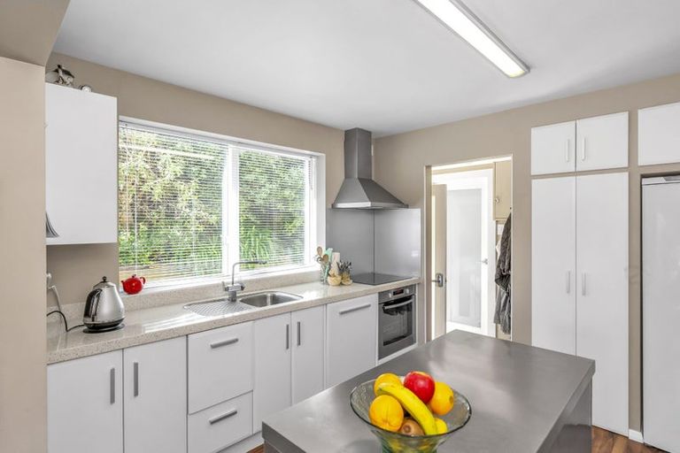 Photo of property in 127 Renown Road, Raumati South, Paraparaumu, 5032