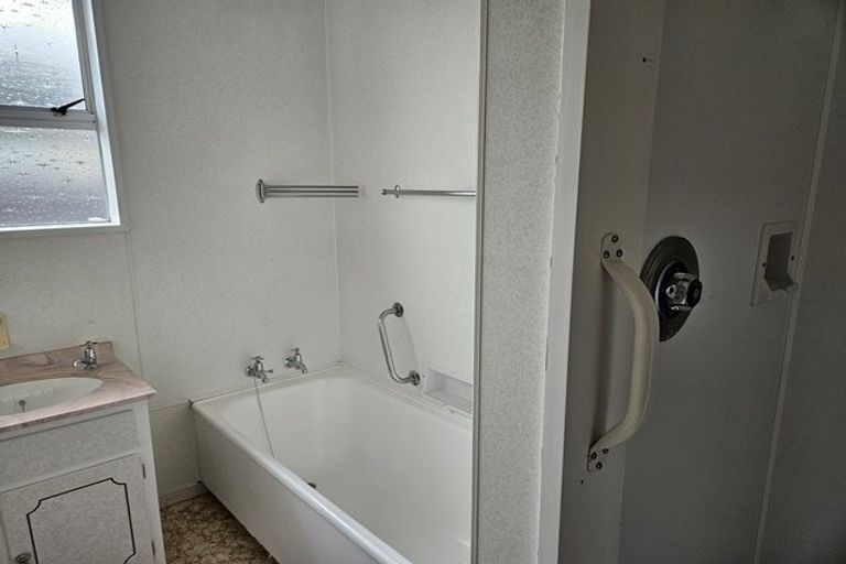 Photo of property in 2 Edwards Place, Terrace End, Palmerston North, 4410