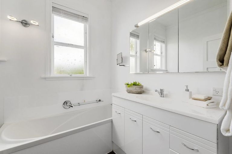 Photo of property in 12 Domain Street, Devonport, Auckland, 0624