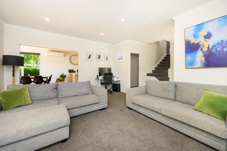 Photo of property in 28 Summerhill Drive, Fitzherbert, Palmerston North, 4410