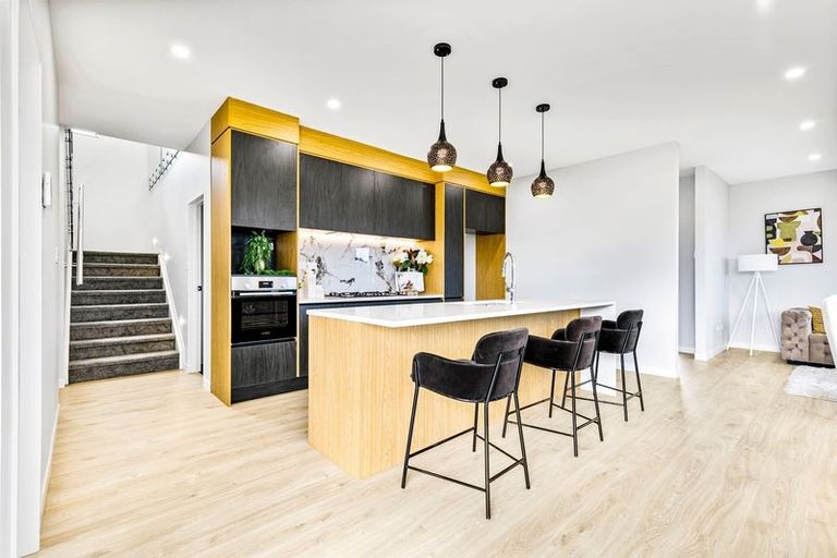 Photo of property in 63 Mcindoe Road, Kumeu, 0810