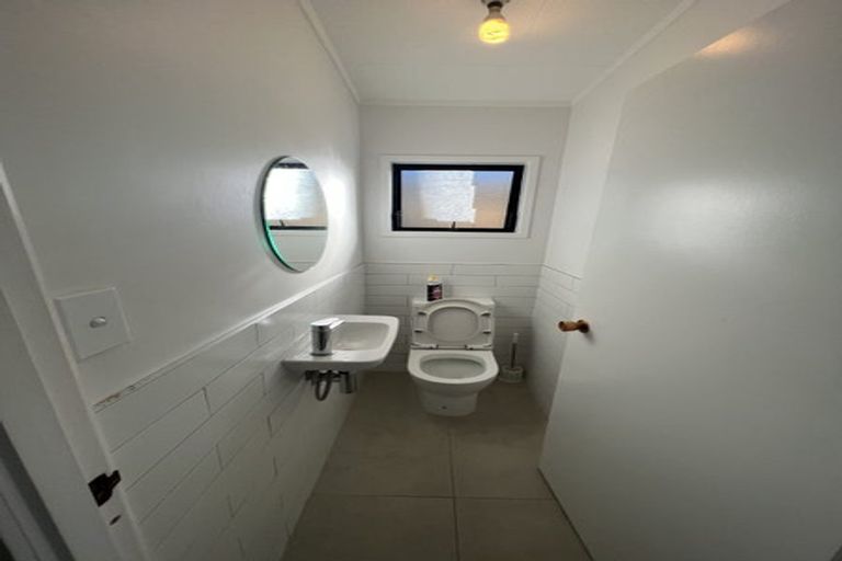 Photo of property in 13 Cottam Grove, Northcross, Auckland, 0632