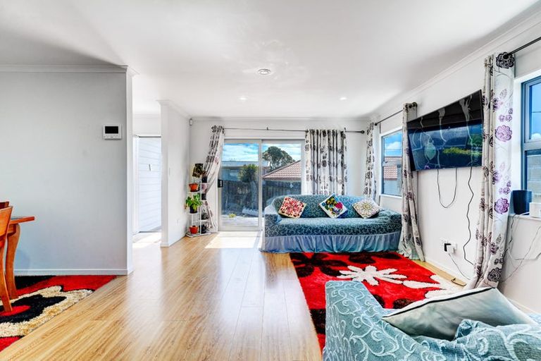 Photo of property in 74a Awaroa Road, Sunnyvale, Auckland, 0612