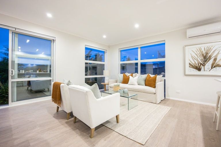 Photo of property in 21 Headland Drive, Long Bay, Auckland, 0630