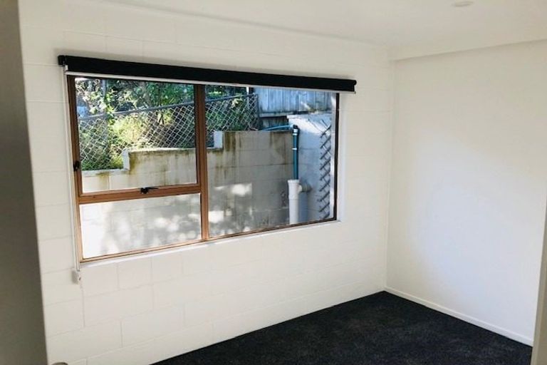 Photo of property in 1/43 Seaton Road, Murrays Bay, Auckland, 0630