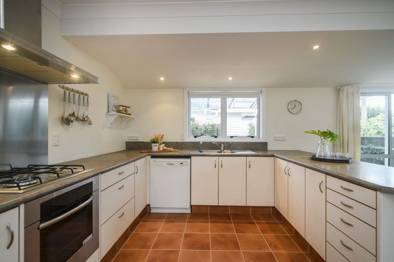 Photo of property in 2 Belmont Place, Terrace End, Palmerston North, 4410