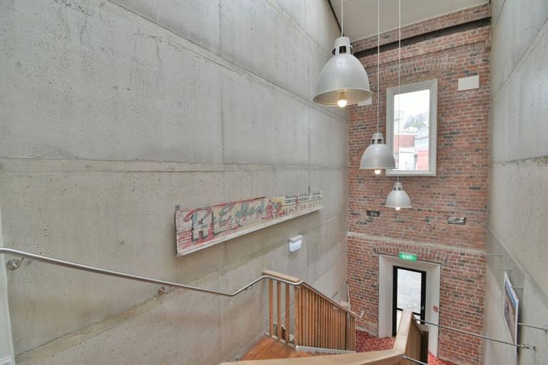 Photo of property in 37 Dowling Street, Dunedin Central, Dunedin, 9016