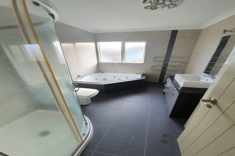 Photo of property in 22 Kestev Drive, Flat Bush, Auckland, 2016