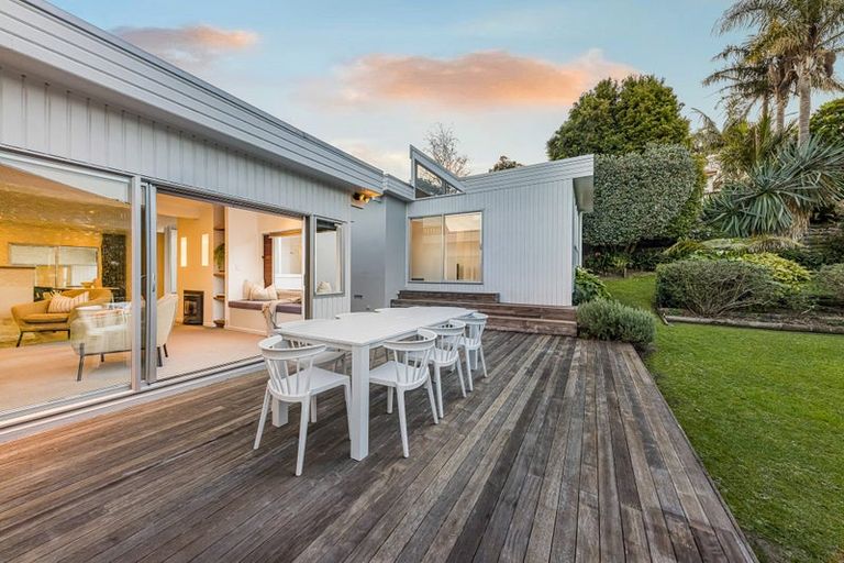 Photo of property in 16 Prestige Place, Castor Bay, Auckland, 0620