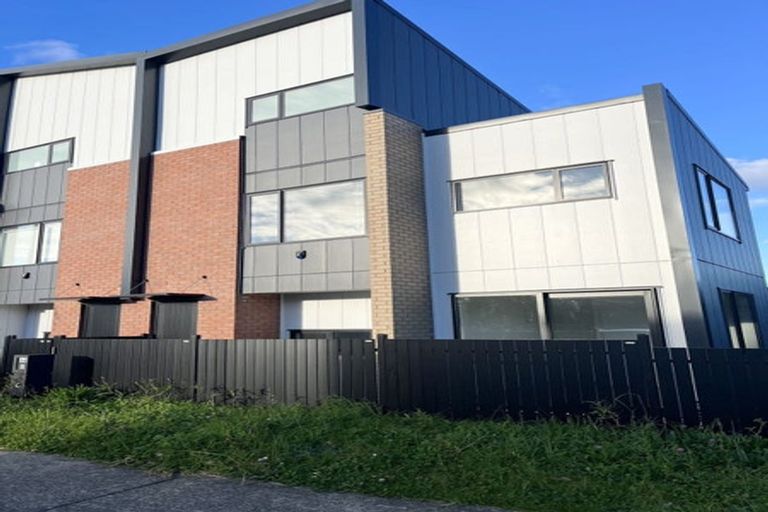 Photo of property in 44e Westgate Drive, Westgate, Auckland, 0614