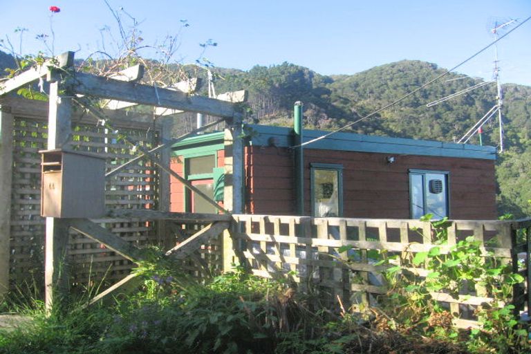 Photo of property in 44 Waitohu Road, York Bay, Lower Hutt, 5013
