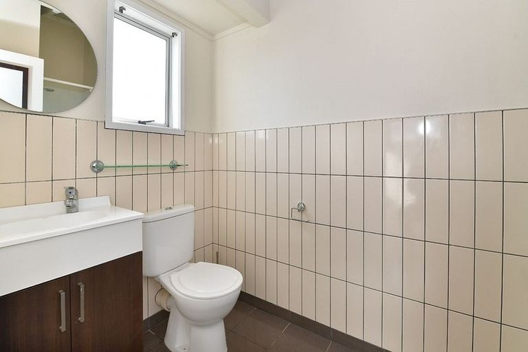 Photo of property in 4a St James Avenue, Helensville, 0800