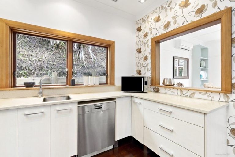 Photo of property in 4 Raroa Crescent, Northland, Wellington, 6012