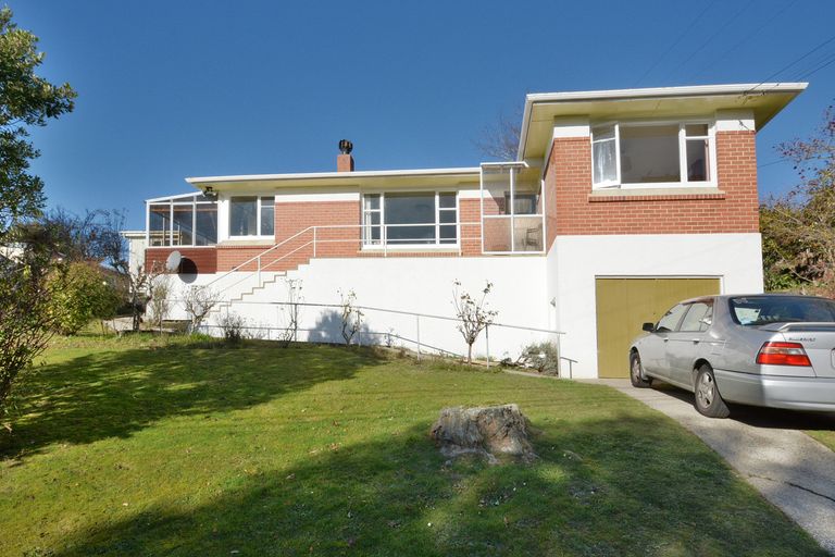 Photo of property in 11 Hellyer Street, Macandrew Bay, Dunedin, 9014